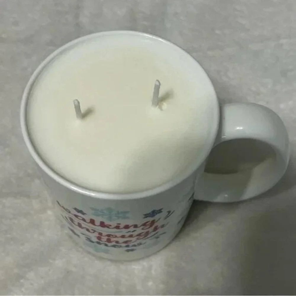 Christmas Wreath Scented Candle Handmade 18 oz White Snowflake Coffee Mug